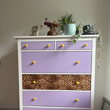 Hemnes Kommode mit lila und leo Schubladen
