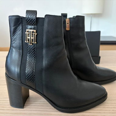 Stivaletti con tacco neri Tommy Hilfiger