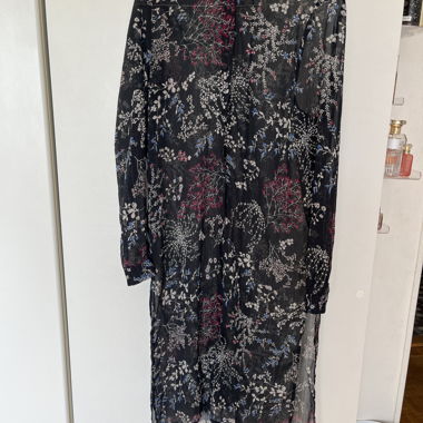 Durchsichtige Blumenkleid-Hemdkleid