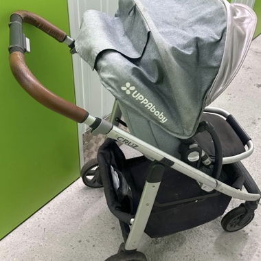 Chicco Kinderwagen mit Babyschale