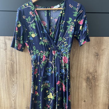 Robe cache-coeur fleurie