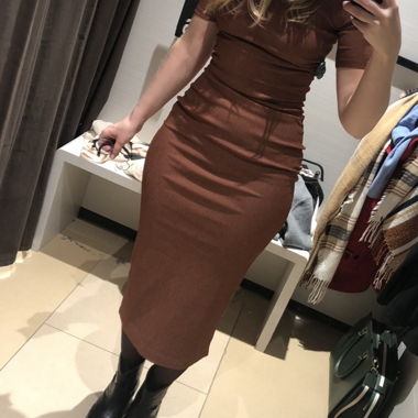 Abito midi marrone con manica corta