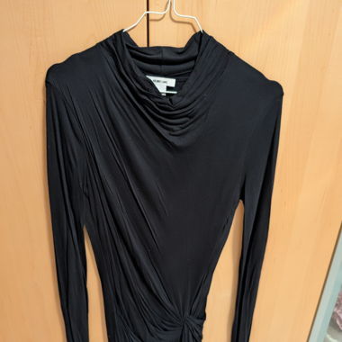 Schwarzes Kleid