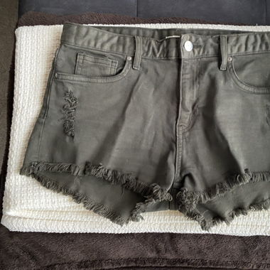 Hotpants Khaki Gr. 38 (H&M)