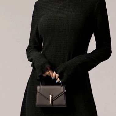Schwarzes Kleid 