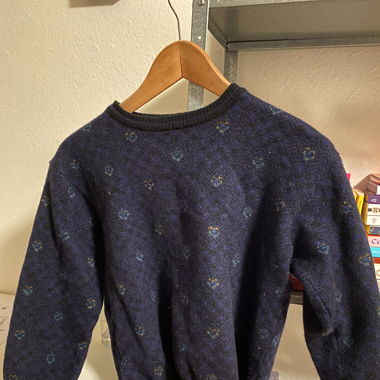 dark blue sweater🧚🏼‍♀️
