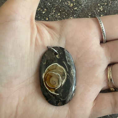 Pendentif pierre fossile 