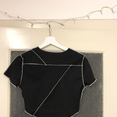 schwarz-weisses croptop