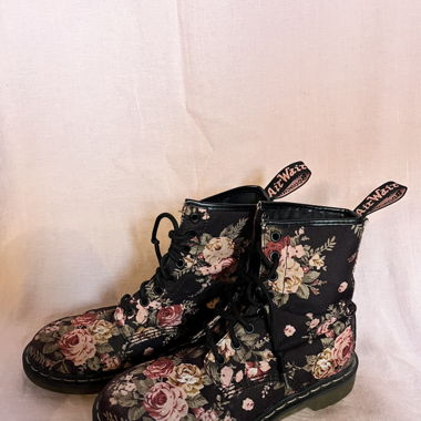 Dr. Martens Stiefel Boho Blumenmuster