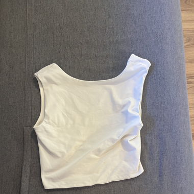 haut blanc dos nu 