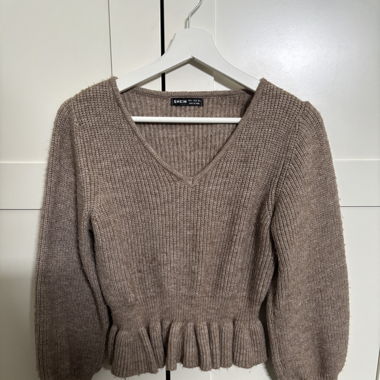 Pullover mit Rüschen