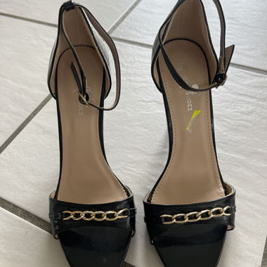 Escarpins à fines brides noirs