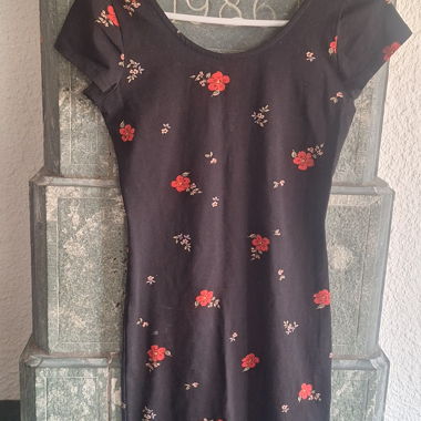 Abito nero floreale Basics
