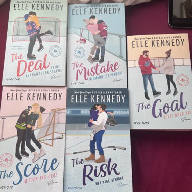 Elle Kennedy Campus-Reihe, The risk Briar U Reihe