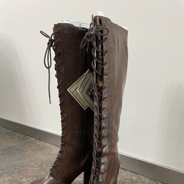 Gorgeous NWT Frye steampunk boots sz 39