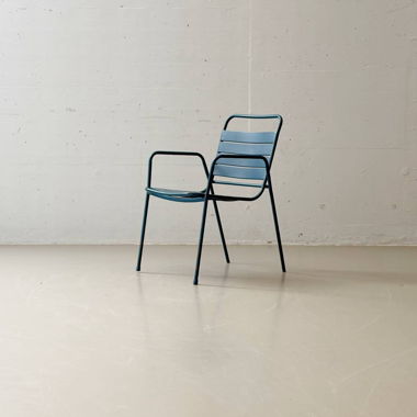 Chaise de jardin empilable en métal laqué