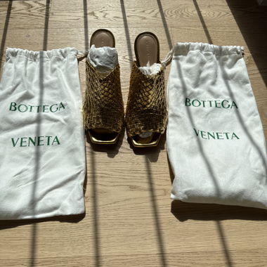 Mules intrecciate dorate Bottega Veneta