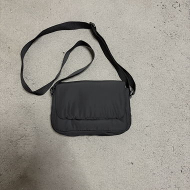Black nylon crossbody bah with adjustable straps