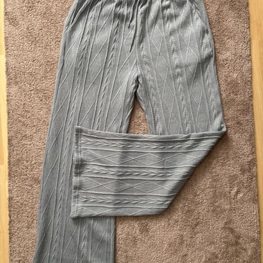 Pantalon en tricot bleu pastel à motif