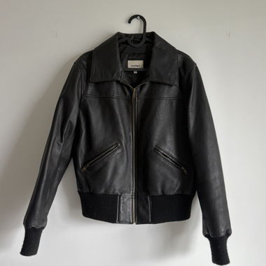 Schwarze Lederjacke
