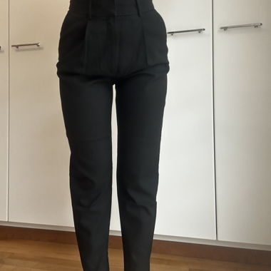 Pantalone in tessuto nero a vita alta