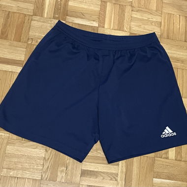 Adidas Shorts für den Sommer