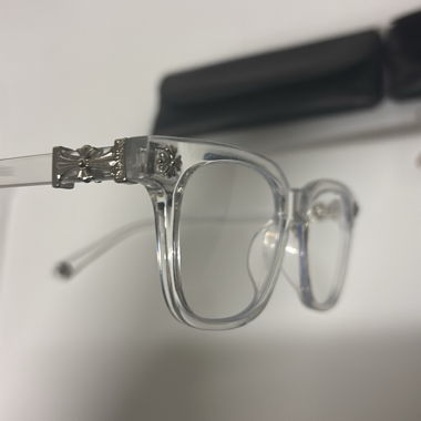 Transparente Brillen mit Etui