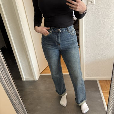 Dark Blue High-Waist Jeans