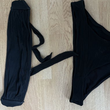 Schwarze Bikinihose