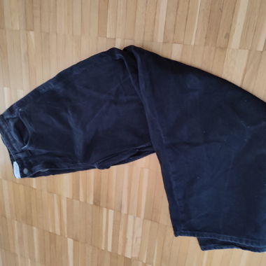 Bershka schwarze Jeans, EU 34