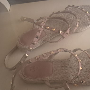 Flache Sandalen 