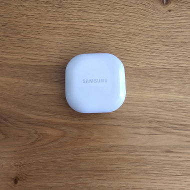 Samsung Galaxy Buds2 schwarz mit weißem Ladeetui