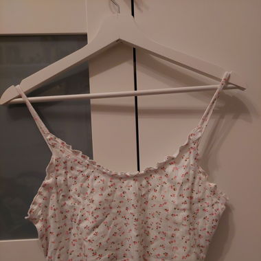Weisses top mit Blümchen 