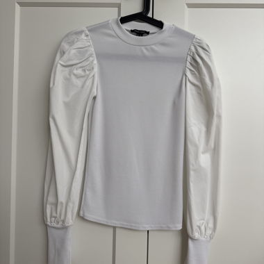 T-shirt blanc à manches longues bouffantes