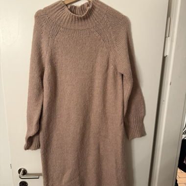 Cozy One-Size Wool Dress – Timeless Comfort