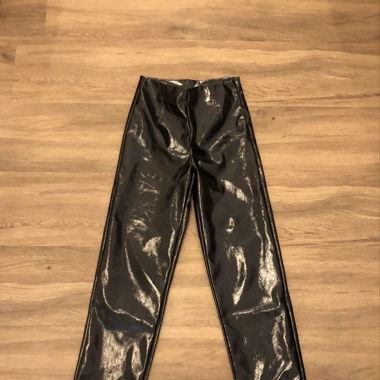 Pantalon en vinyle pull & bear neuf 