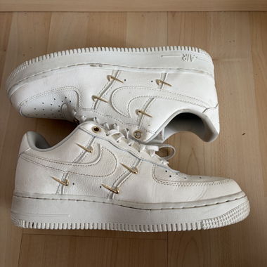 White Nike Air Force 1