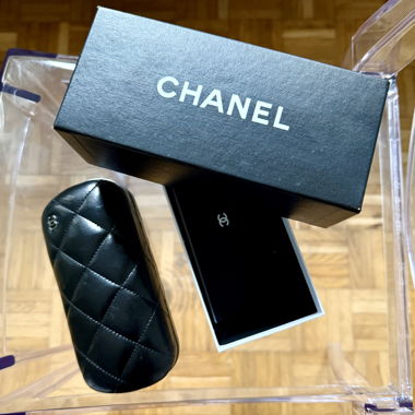 Lunettes solaires Chanel collection perles 