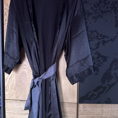 Peignoir de bain noir en satin