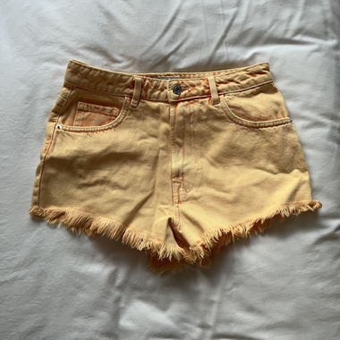 Shorts in jeans gialli