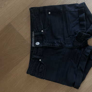Black Shorts from AMISU