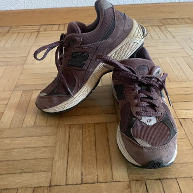 New Balance 2002R aubergine purple