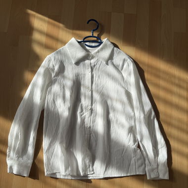 Blusa bianca a maniche lunghe