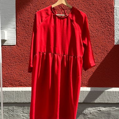Robe rouge manches longues