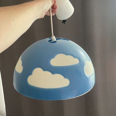 Lampada sospesa nuvole blu