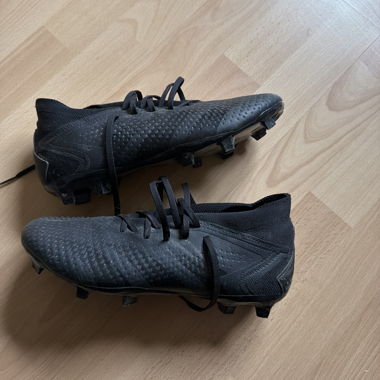 Scarpe da calcio nere con tacchetti