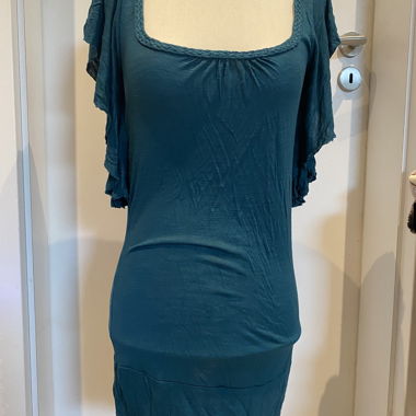 Robe courte turquoise à manches volantées