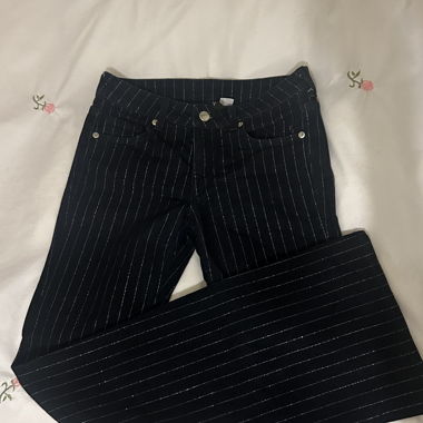 Pantaloni blu navy a righe sottili a vita bassa