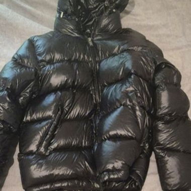 Zara-Jacke in glänzendem Schwarz