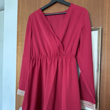 Robe rouge a décolleté V